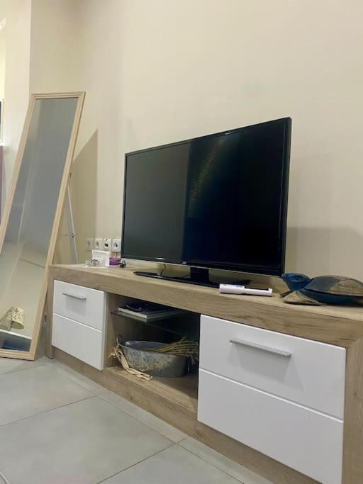Cozy Apartment Near To The Airport Kouvaras ภายนอก รูปภาพ
